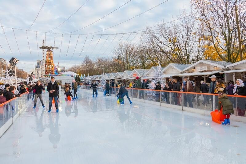 Patinoire de noel à Paris aux Tuileries