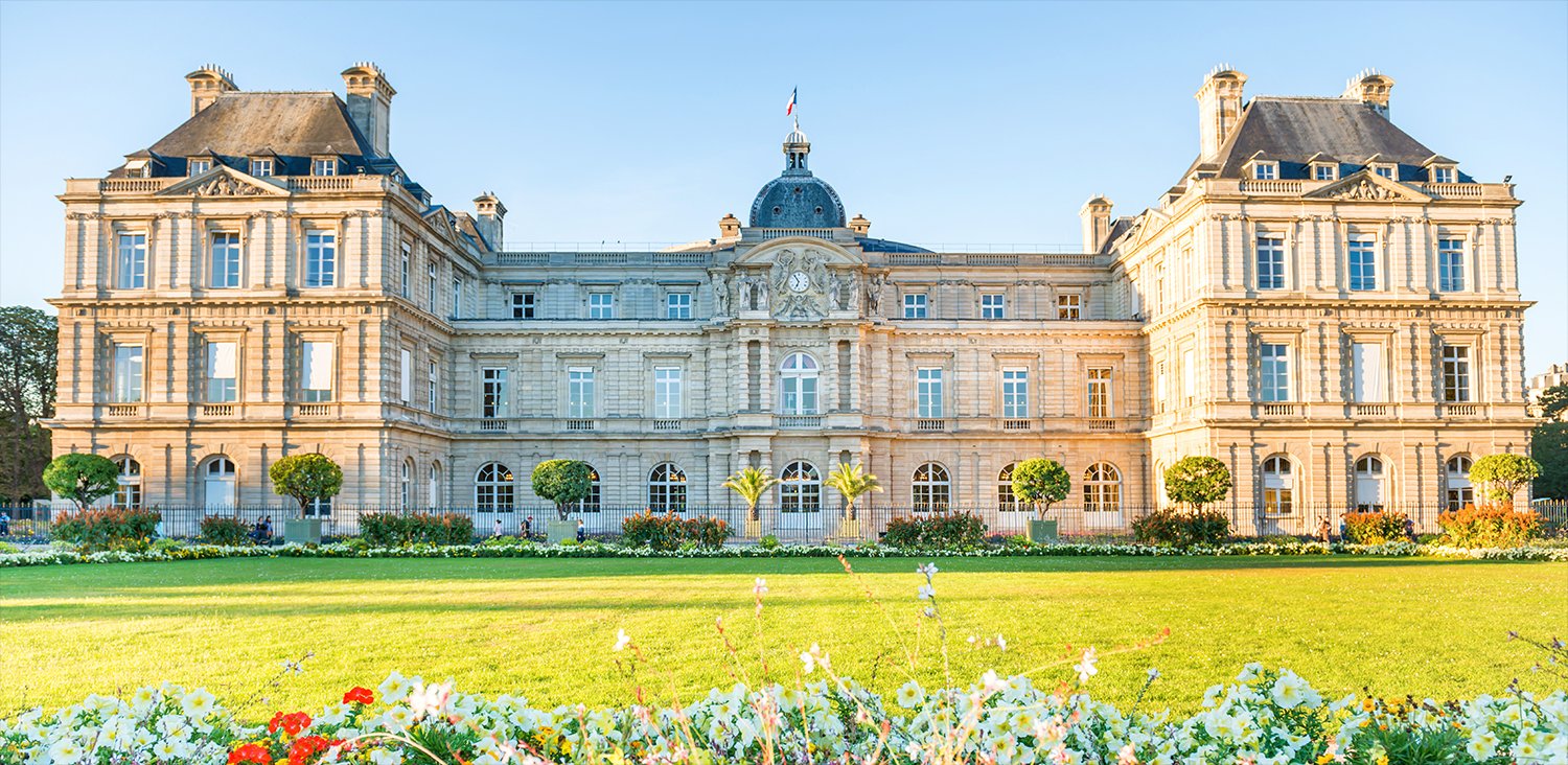 Vue sur le sénat dans le jardin du Luxembourg, à 20 minutes de l'Hôtel Gramont Paris