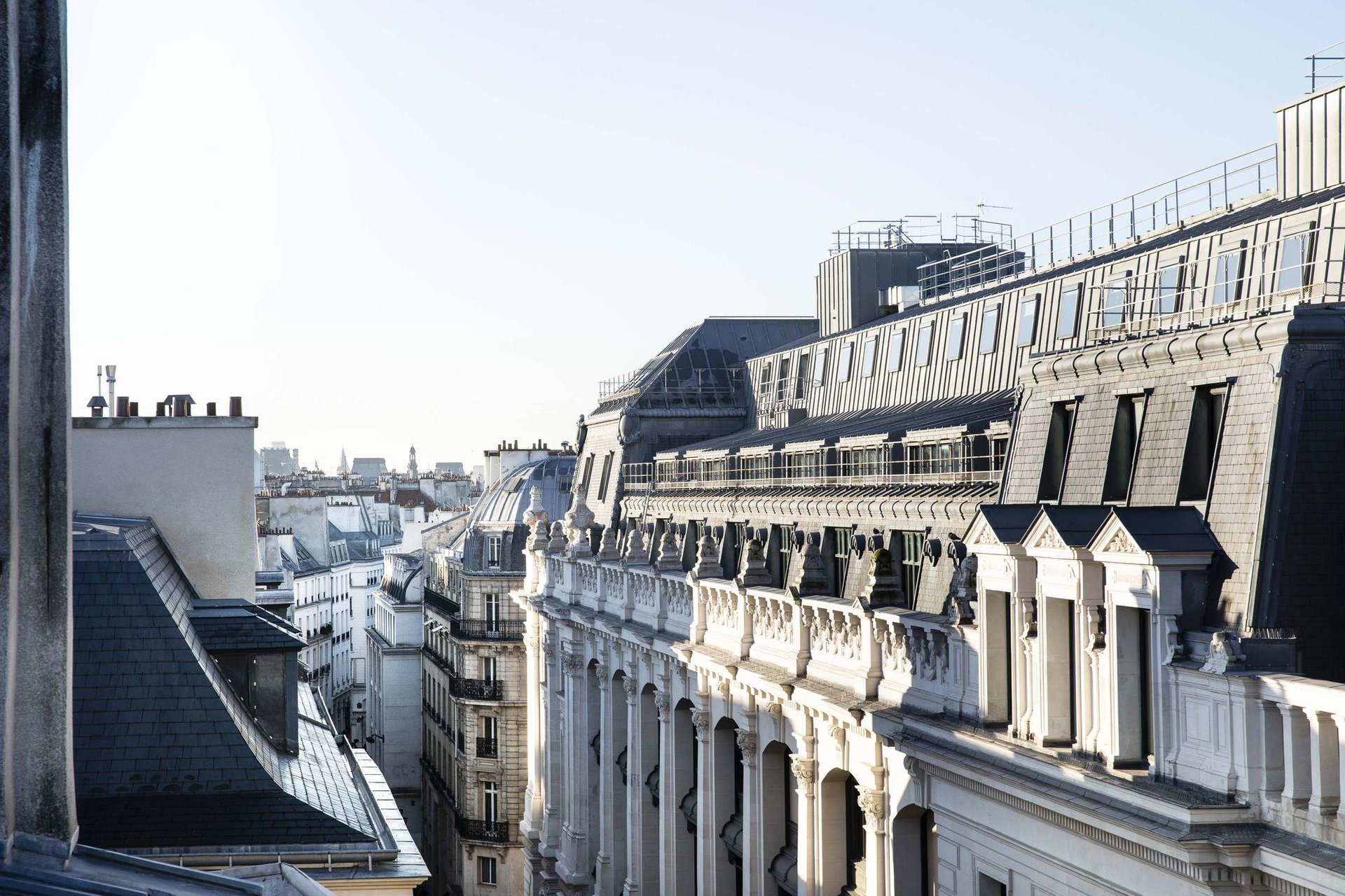 Vue des terrasses de l'hotel Gramont sur le quartier de l'Opéra